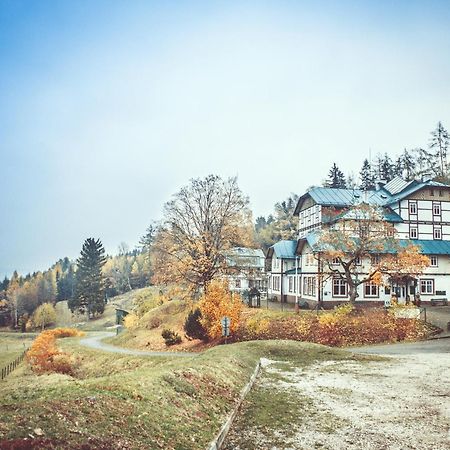 Retro Hotel Pod Zvicinou Bílá Třemešná Exterior foto