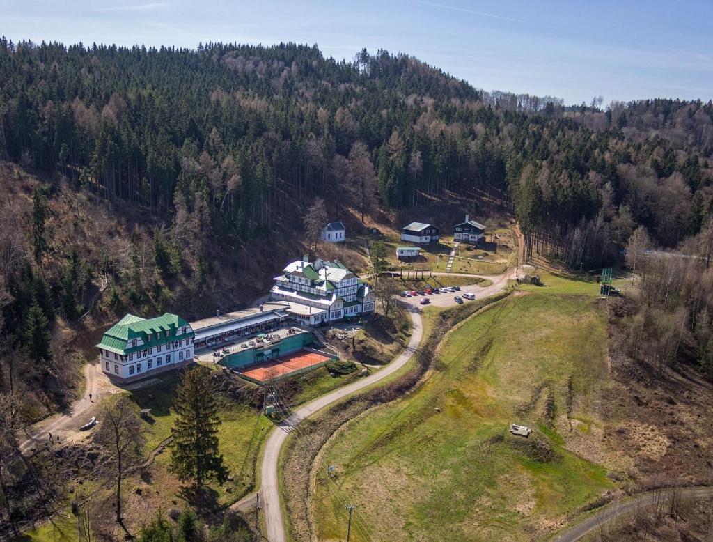 Retro Hotel Pod Zvicinou Bílá Třemešná Exterior foto